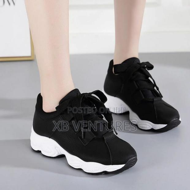 Casual Sneakers · Photo 2