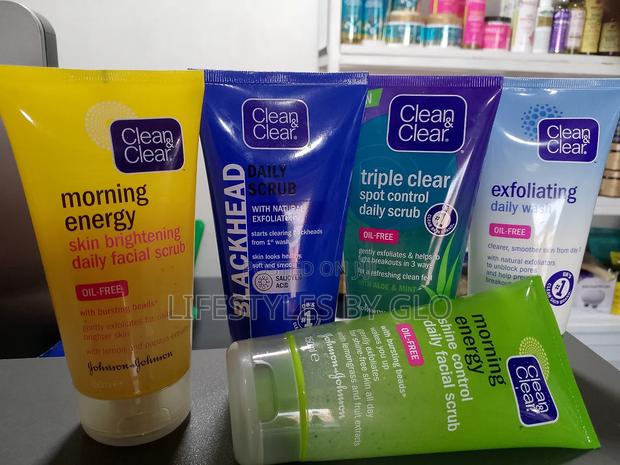 Clean Clear Deep Action Oil- Cream Face Wash Daily Scrub · Photo 1