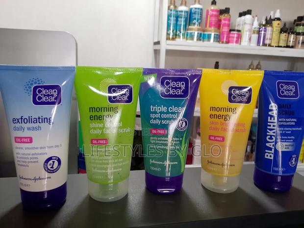 Clean Clear Deep Action Oil- Cream Face Wash Daily Scrub · Photo 2