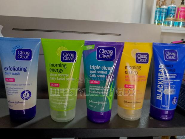 Clean Clear Deep Action Oil- Cream Face Wash Daily Scrub · Photo 3