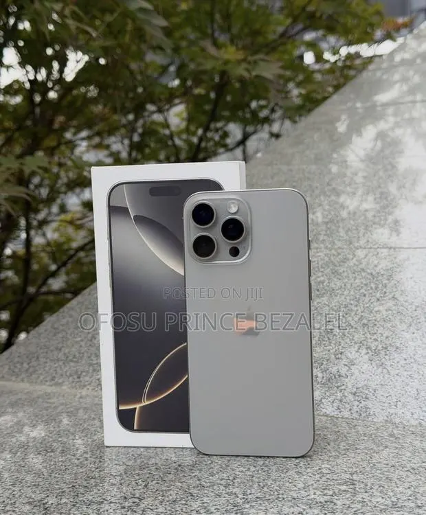 Apple iPhone 16 Pro Max 512 GB Gray · Photo 1