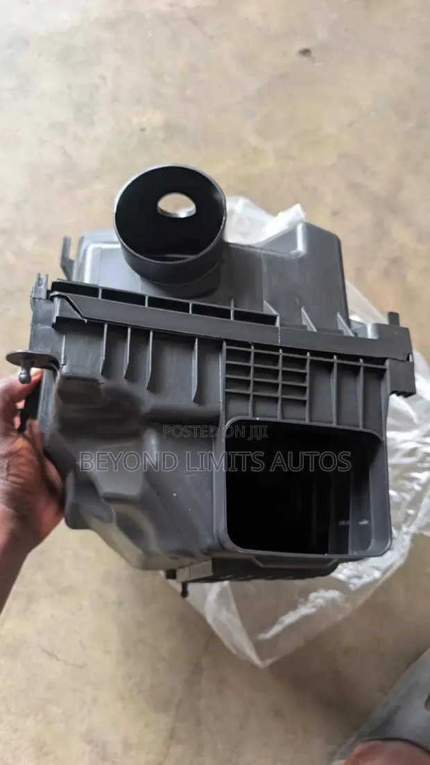 Toyota Camry 2018,2019,2020,2021,2022 Air Cleaner Box · Photo 1