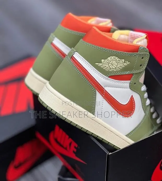 Air Jordan 1 High Og - "Celadon / Team Orange · Photo 1
