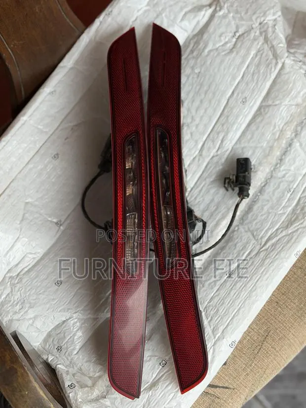 Porsche Macan 2014-2020 Brake Lamp 5 Pins OEM Pair Rear Bumper Light · Photo 1