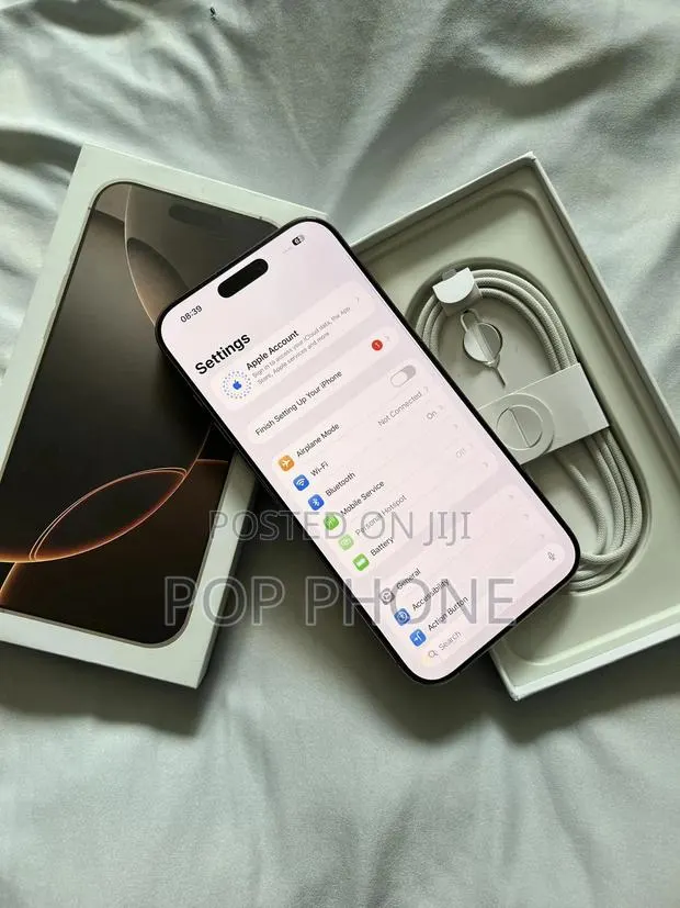 Apple iPhone 16 Pro Max 256 GB Gold · Photo 1