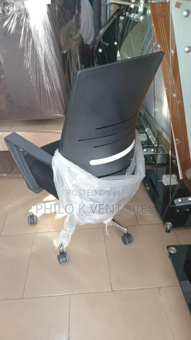 Office Swivel Chair · Photo 1