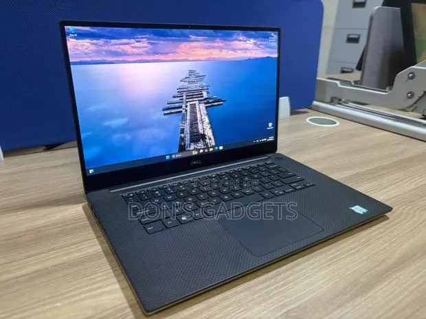 Laptop Dell XPS 15 7590 32GB Intel Core i7 SSD 1T · Photo 1