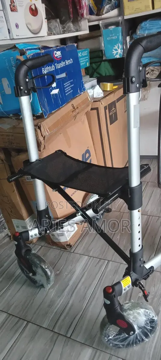 Rollator Pusher Walker · Photo 1