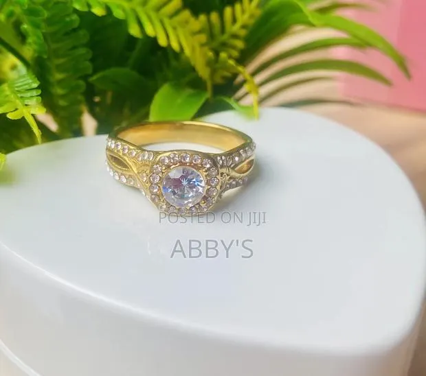 Vintage Infinity Zirconia Engagement/Promise Ring · Photo 1