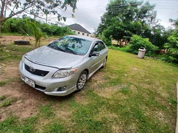 Toyota Corolla 2010 Gray · Photo 1