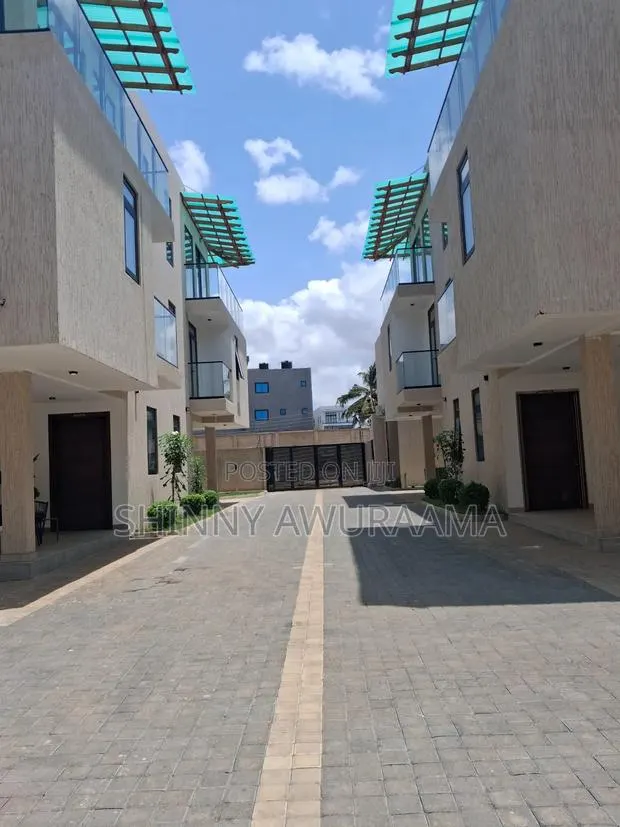5bdrm House in East Legon, Boundary Road Area for rent · Photo 1