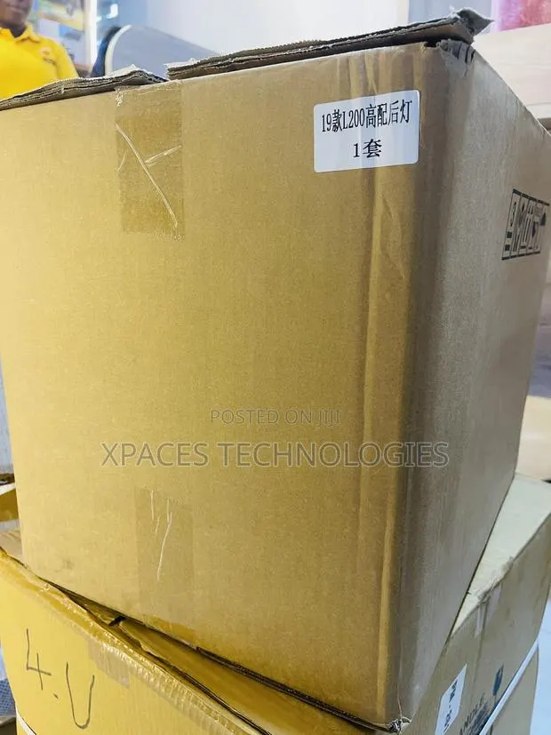 Mitsubishi L200 Tail Light PAIR 2016,2017,2018,2019,2020,2021,2022 · Photo 1
