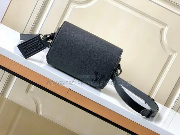 Louis Vuitton Lockme Tender Bag Crossbody · Photo 1