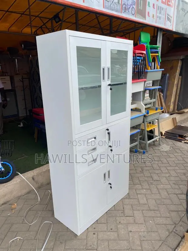 Cabinet With Inbuilt Safe · Photo 1