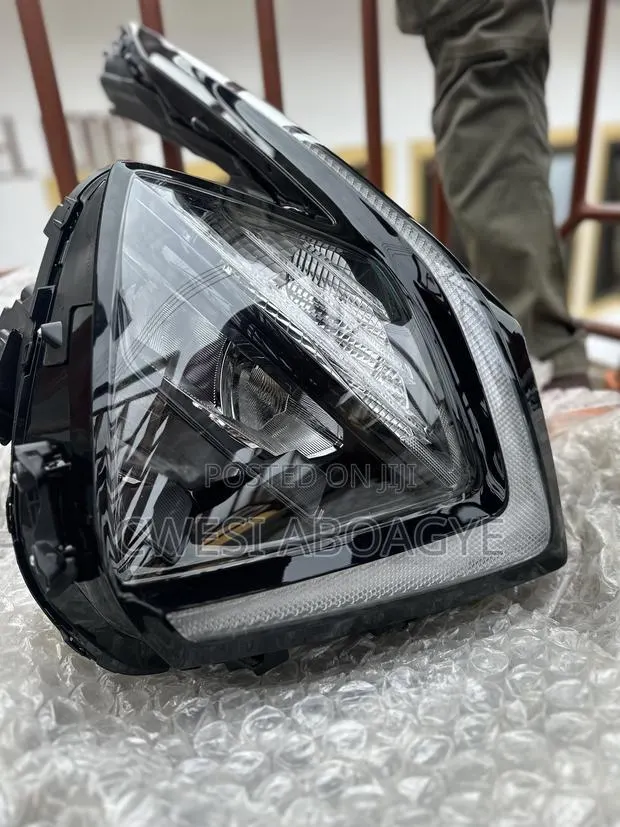 Kia Sportage 2022-2024 Headlights · Photo 1
