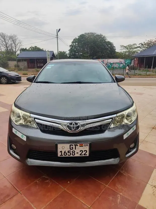 Toyota Camry LE 4dr Sedan (2.5L 4cyl 6A) 2014 Gray