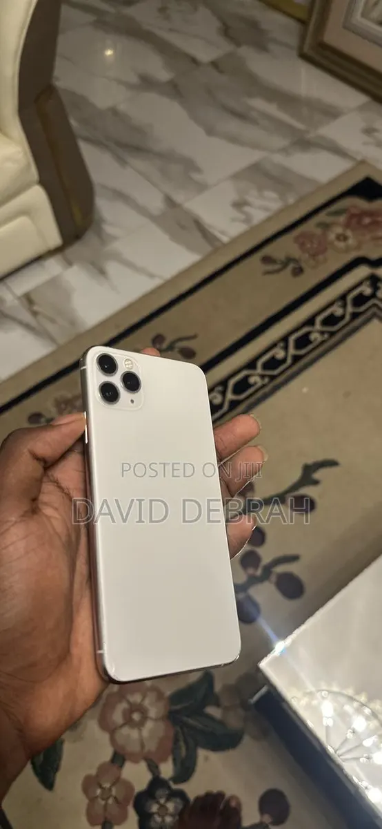 Apple iPhone 11 Pro Max 64 GB White · Photo 1