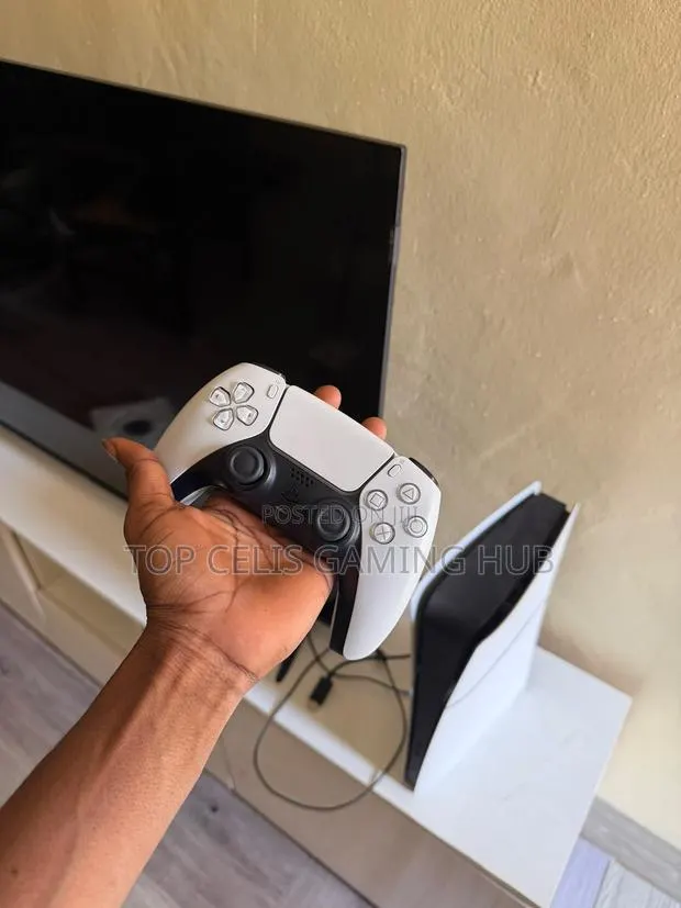 PlayStation 5 Slim · Photo 1