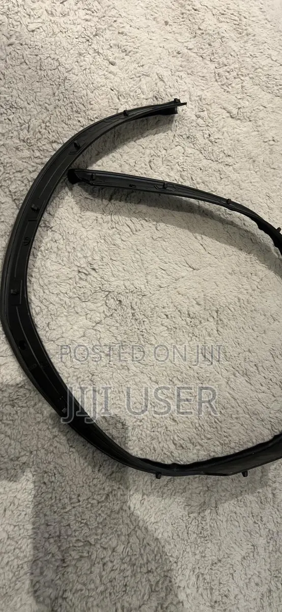 Audi Bonnet Weatherstrip · Photo 1
