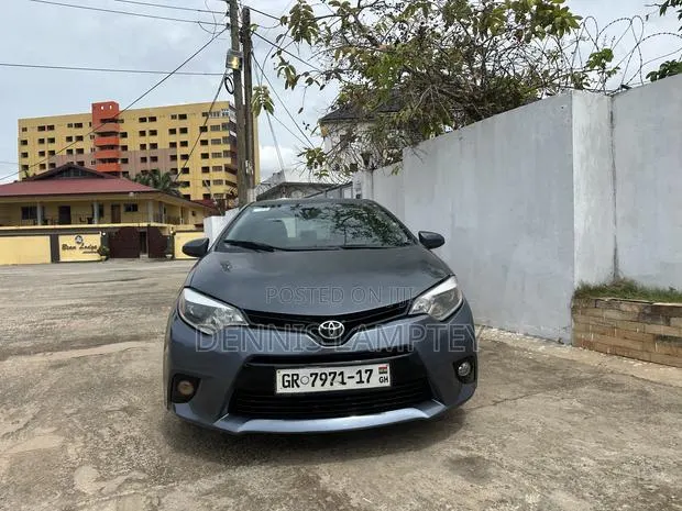 Toyota Corolla 2016 Gray · Photo 1