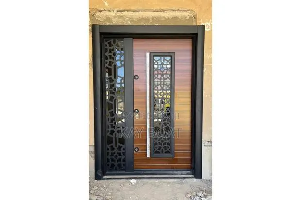 A Splendid One and Half Door · Photo 1