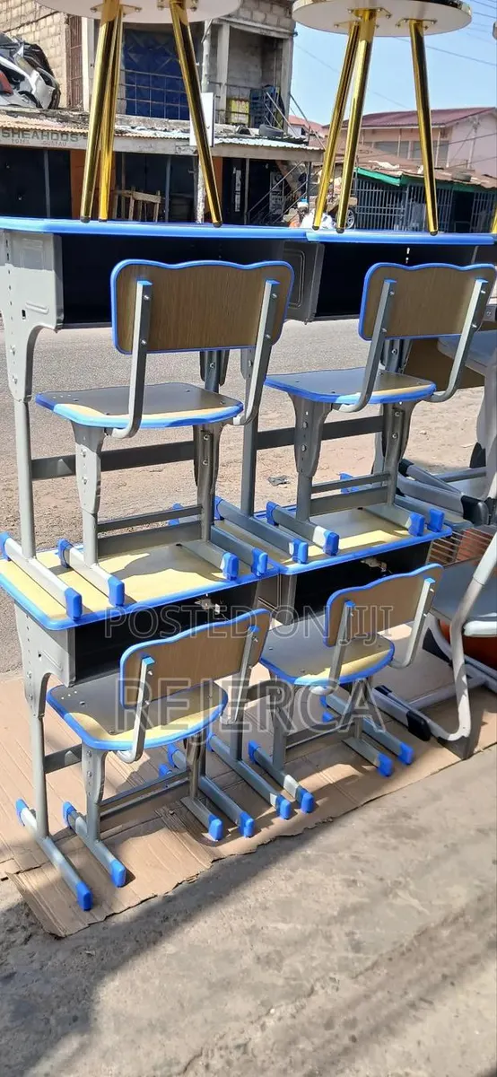 Sstudents Table and Chair · Photo 1