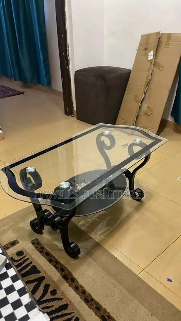 Transparent Glass Center Table · Photo 1