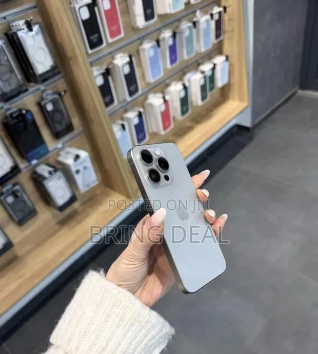Apple iPhone 15 Pro Max 512 GB Silver · Photo 1