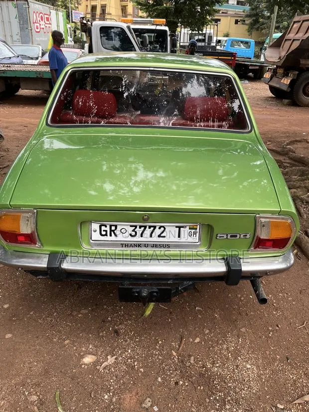 Peugeot 504 1968 Green · Photo 1