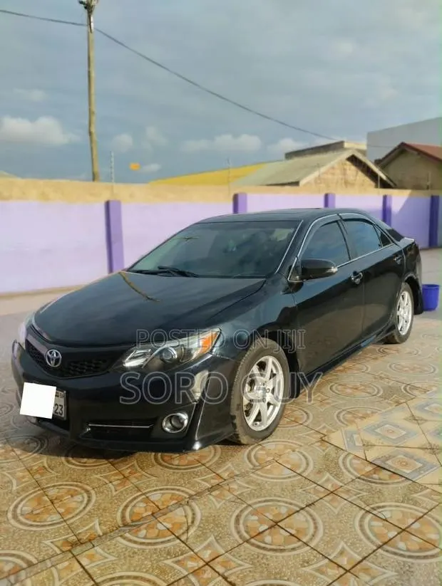 Toyota Camry 2014 Black · Photo 1
