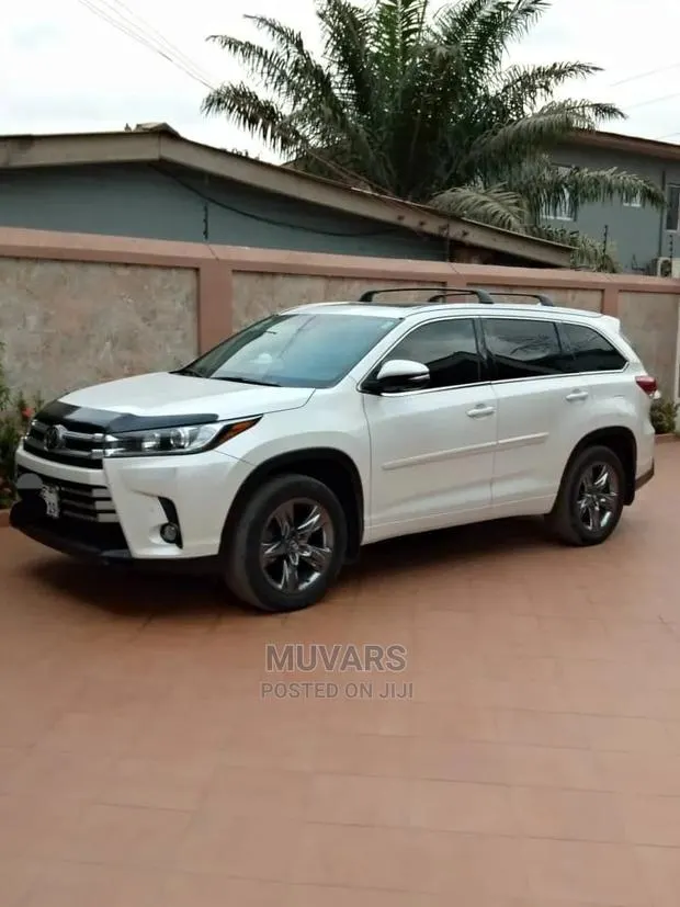 Car Rental. Toyota Highlander for Hiring · Photo 1