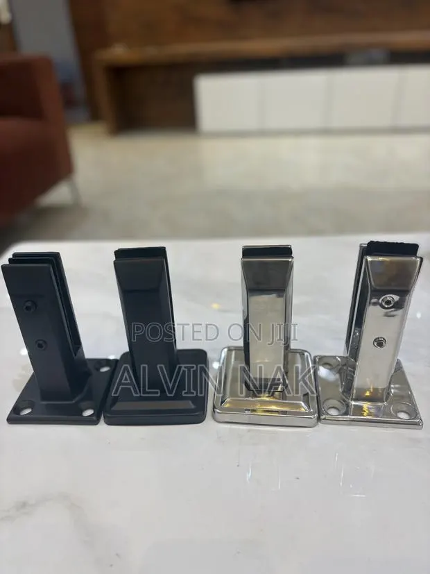 Glass Spigot Shoe Support · Photo 1