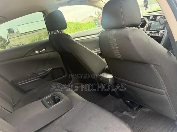 Honda Civic 2017 White · Photo 1