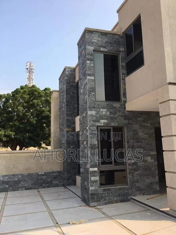 Best and Affordable Stones Layer · Photo 1