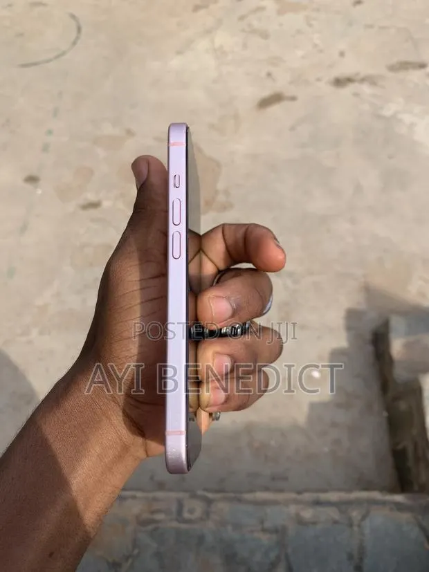 Apple iPhone 15 128 GB Pink · Photo 1