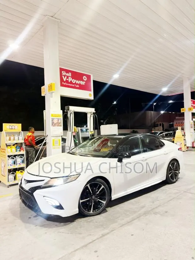 Toyota Camry XSE FWD 2020 White · Photo 1