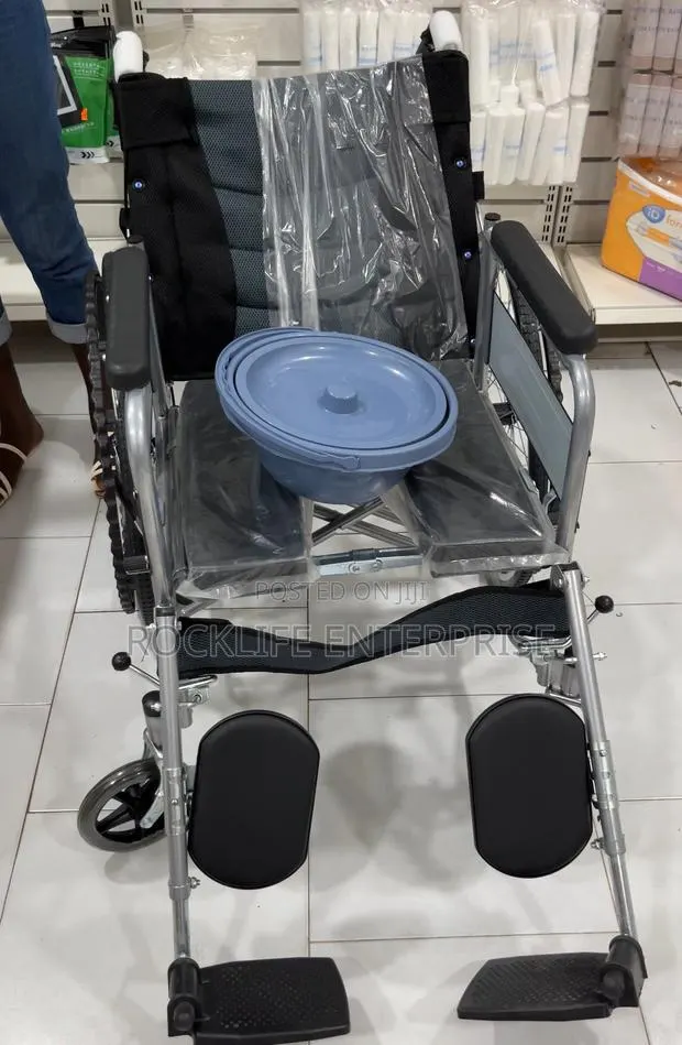 Recliner Commode Wheelchair · Photo 1