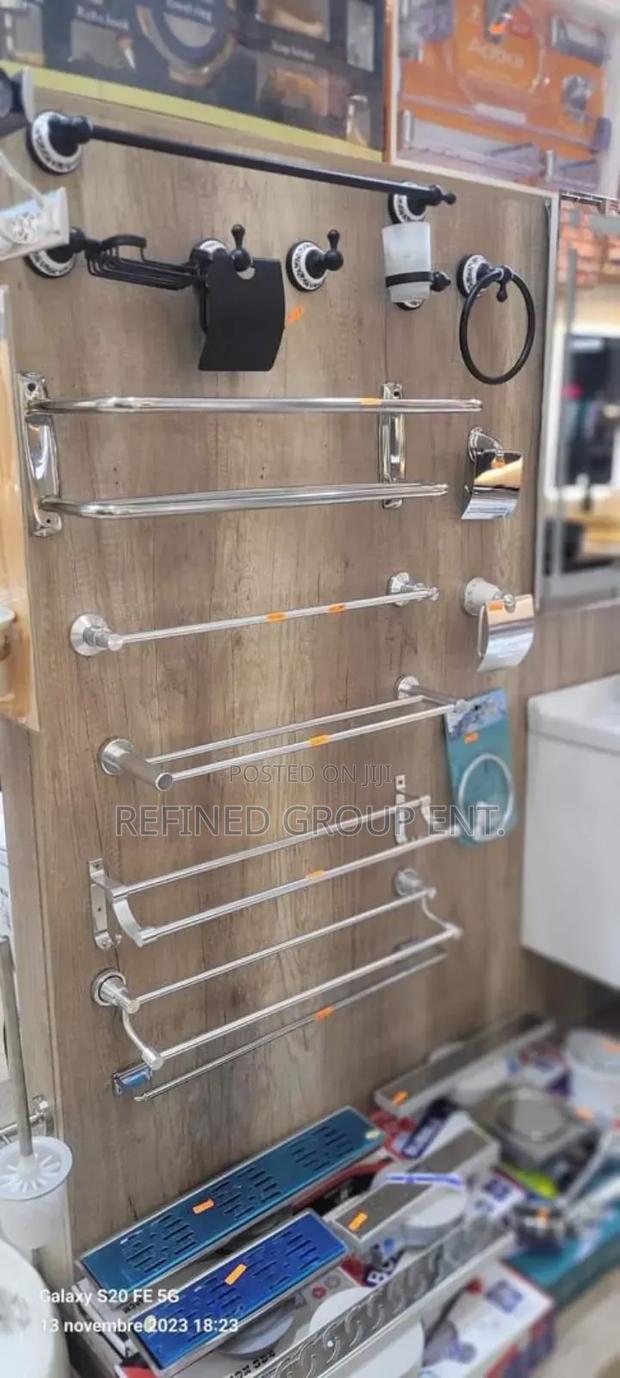 Bathroom Accessories Set. · Photo 7