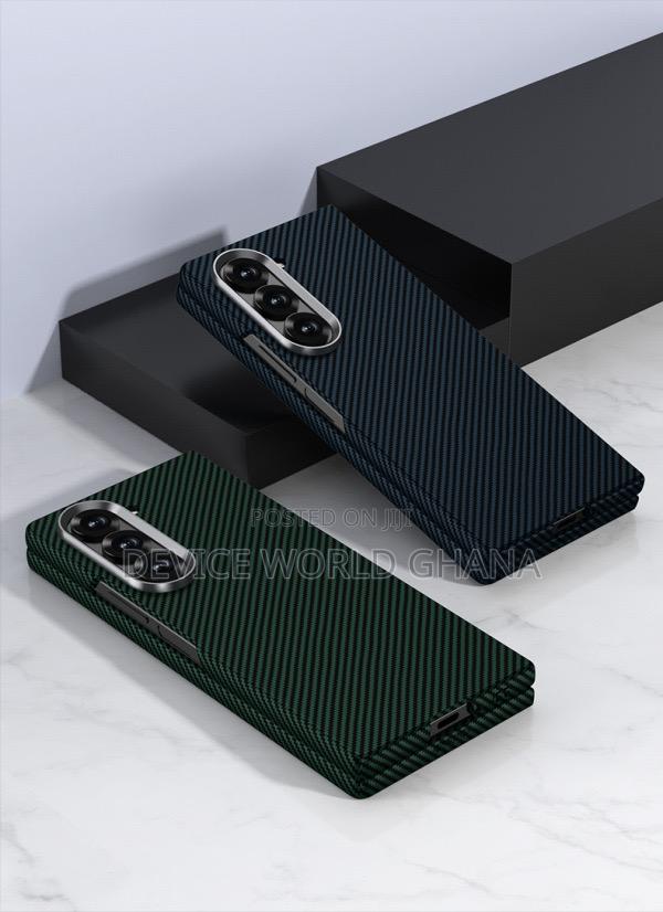 Mex Carbon Fiber Case Available for Samsung Z Fold 7 and 6 · Photo 6