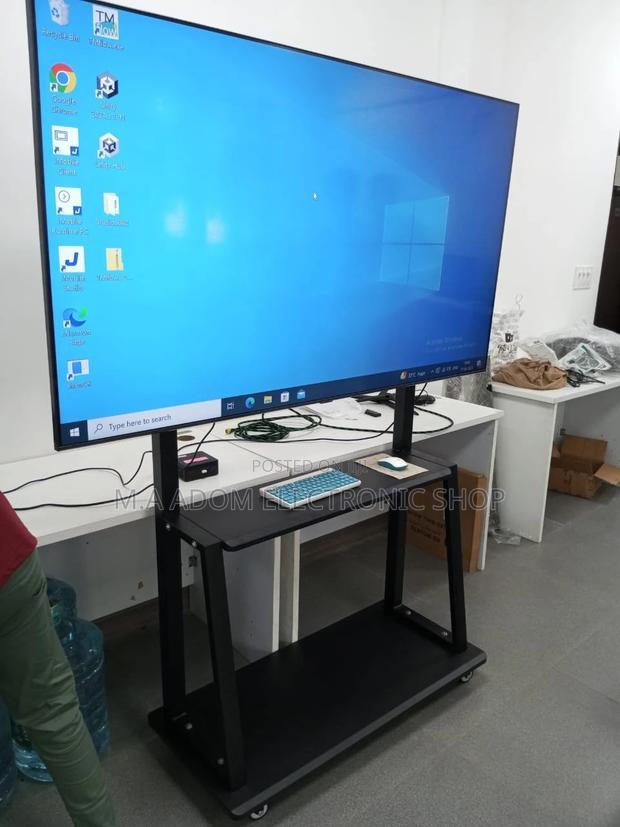 Trolley for TVS Between 60”-100” · Photo 1