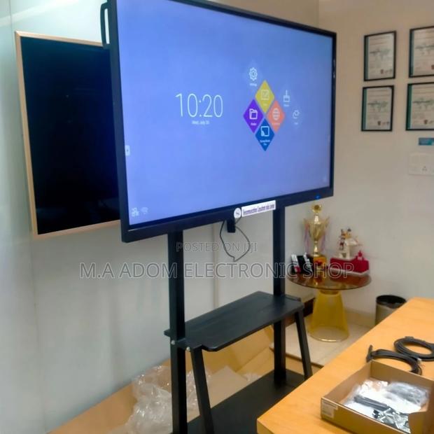 Trolley for TVS Between 60”-100” · Photo 2