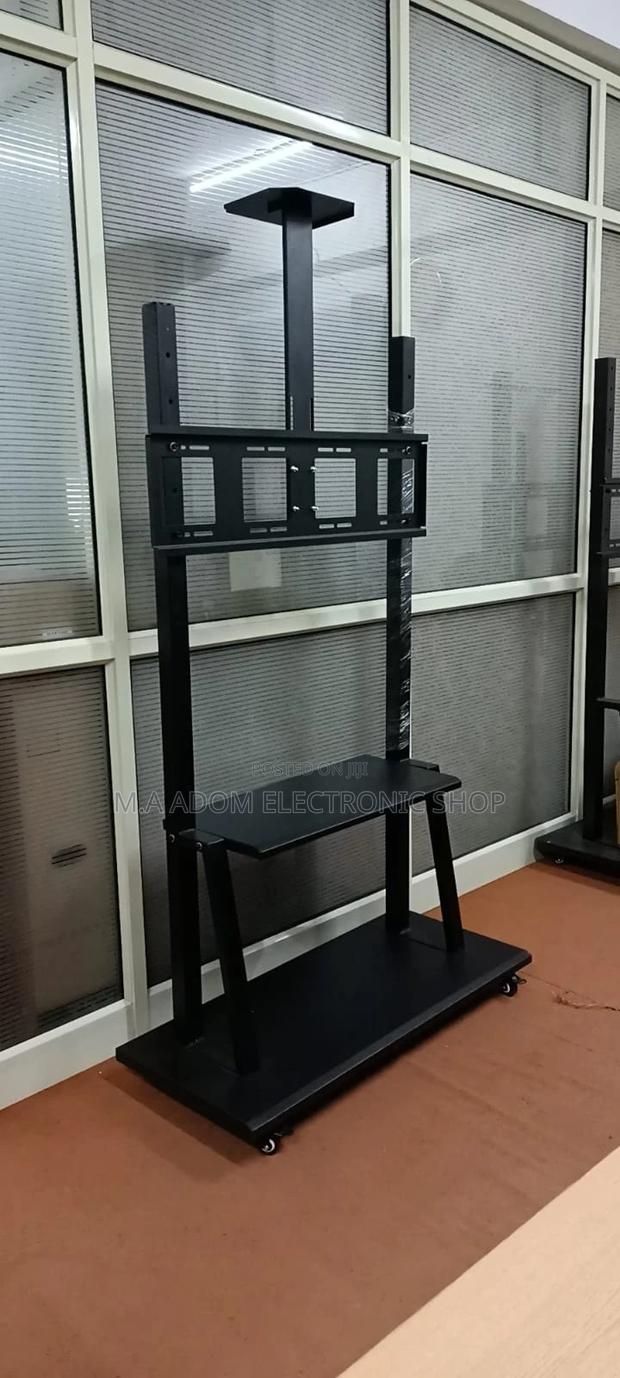 Trolley for TVS Between 60”-100” · Photo 3