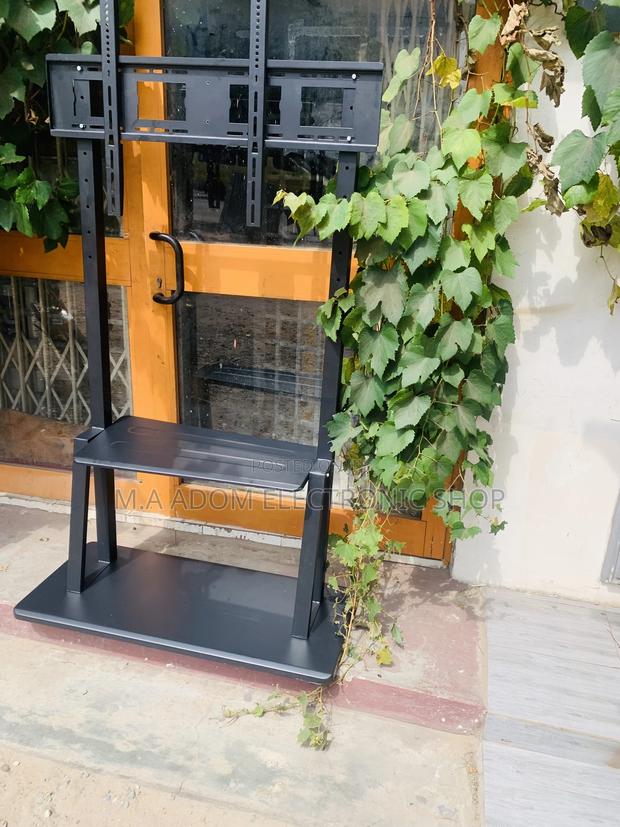 University Mobile Cart for Tv Between 32”-75” · Photo 2