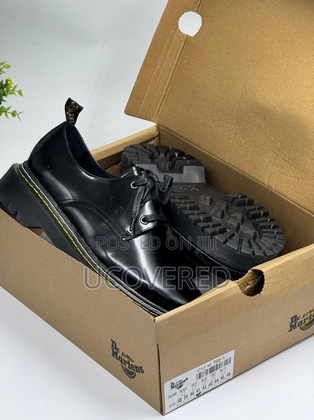 Dr Martens Real Leather Boots · Photo 3