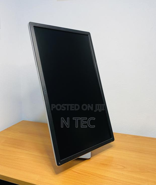 27 Inches Dell Monitor Uhd (3840 X 2160) · Photo 4