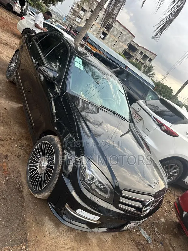 Mercedes-Benz C300 Sport 4Matic Sedan AWD (3.0L 6cyl 7A) 2012 Black · Photo 1