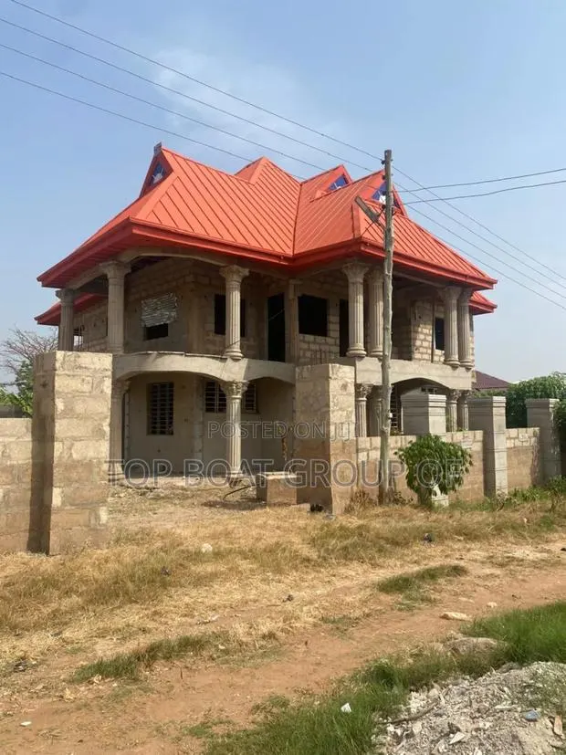 6bdrm House in Tafo Maase Top-Boat, Kumasi Metropolitan for sale · Photo 1