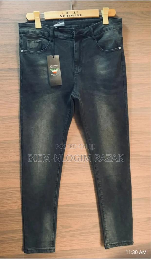 High Quality Luiz Vuitton N Armani Plain Jeans Available · Photo 2