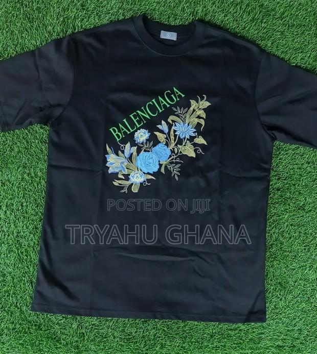 Affordable Black Balenciaga Top for Sale at Tryahu · Photo 1