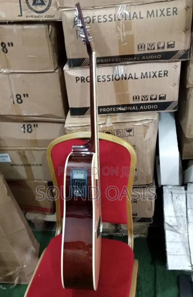 Yamaha Semi-Acoustic Guitar · Photo 2